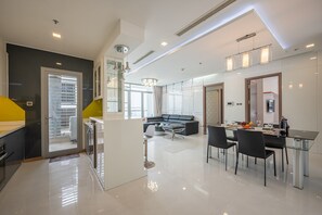 Superior Apartment, 4 Bedrooms | Private kitchen | Fridge, microwave, oven, stovetop - Vinhomes Luxury - Kelvin's Home (Ho Chi Minh City)