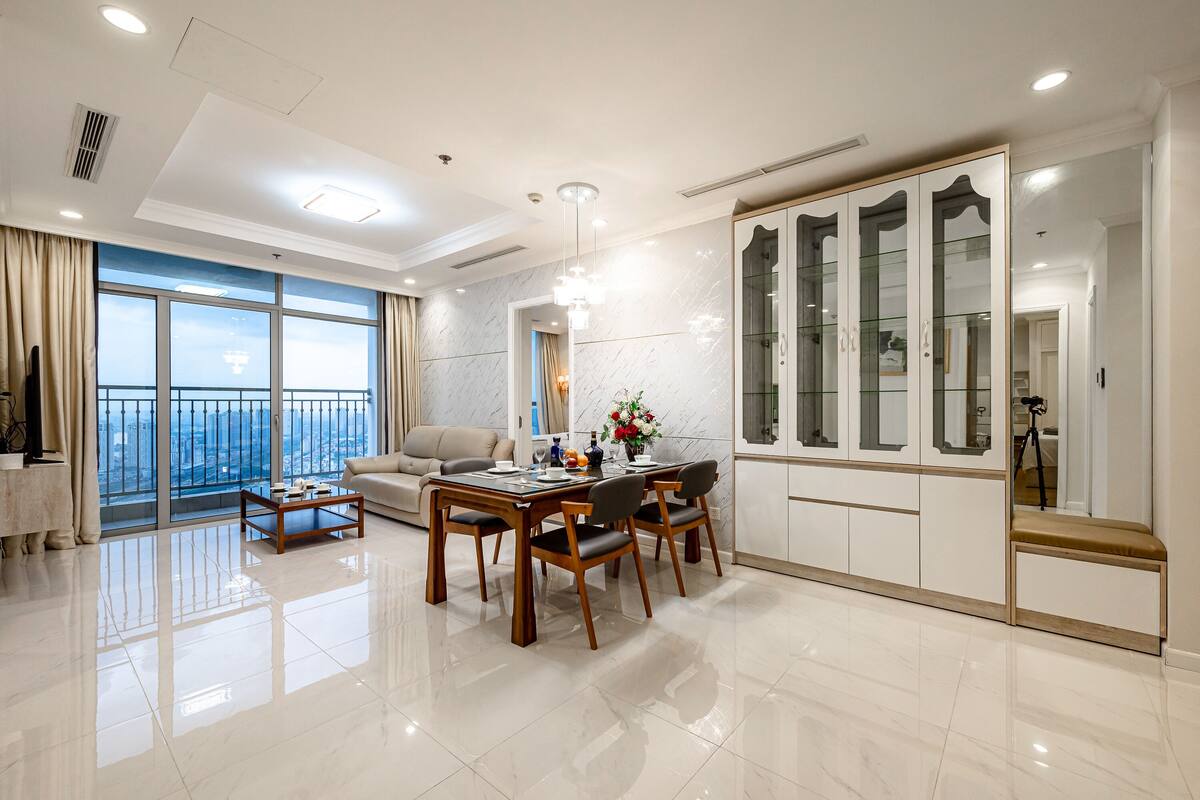 Luxury Apartment, 3 Bedrooms | In-room dining