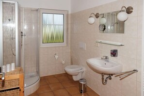 Shower, towels