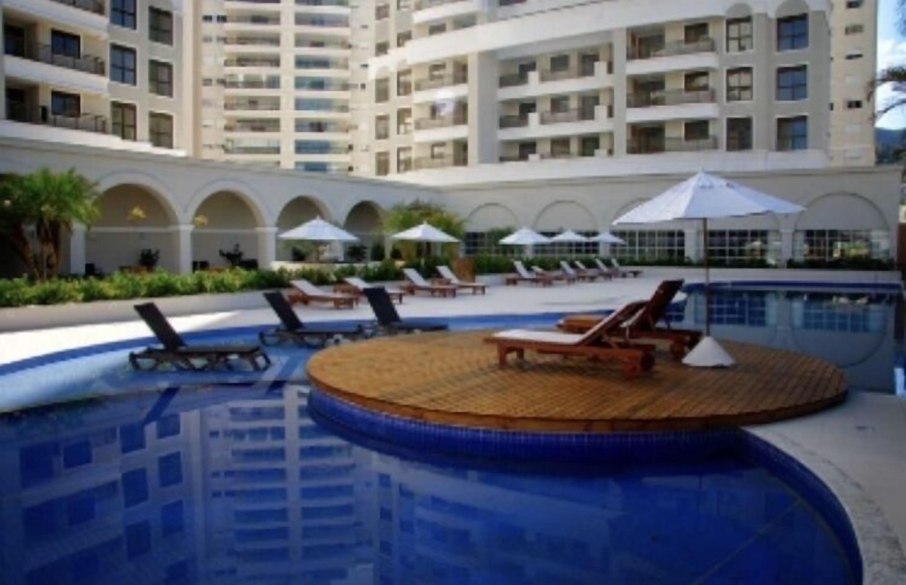 Innendørsbasseng og utendørsbasseng