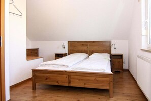 3 Schlafzimmer, Reisekinderbett, kostenloses WLAN, Bettwäsche