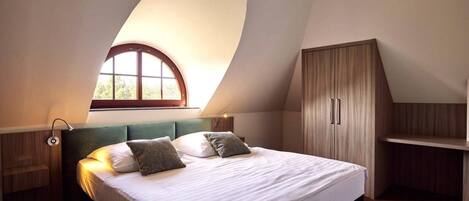 3 bedrooms, bed sheets