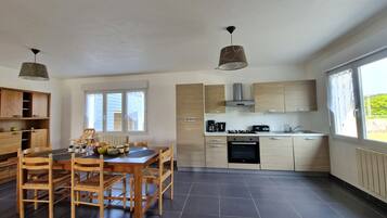 Réfrigérateur, four, plaque de cuisson, lave-vaisselle