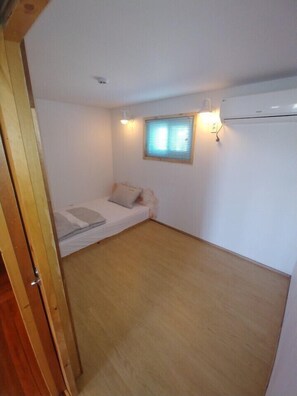 Free WiFi - Jeju Eoeumbungyo 1963 Guesthouse (Jeju City)