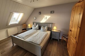 2 bedrooms, travel cot, free WiFi