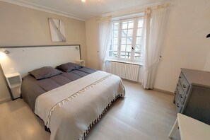 3 bedrooms, travel crib, free WiFi