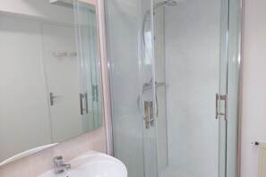 Bathtub - Chalet in Aber Wrach near Sandy Beaches (Landéda)
