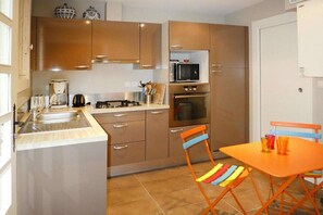 Micro-ondes, four, plaque de cuisson, lave-vaisselle