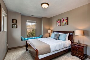 4 bedrooms, iron/ironing board, free Internet, bed sheets