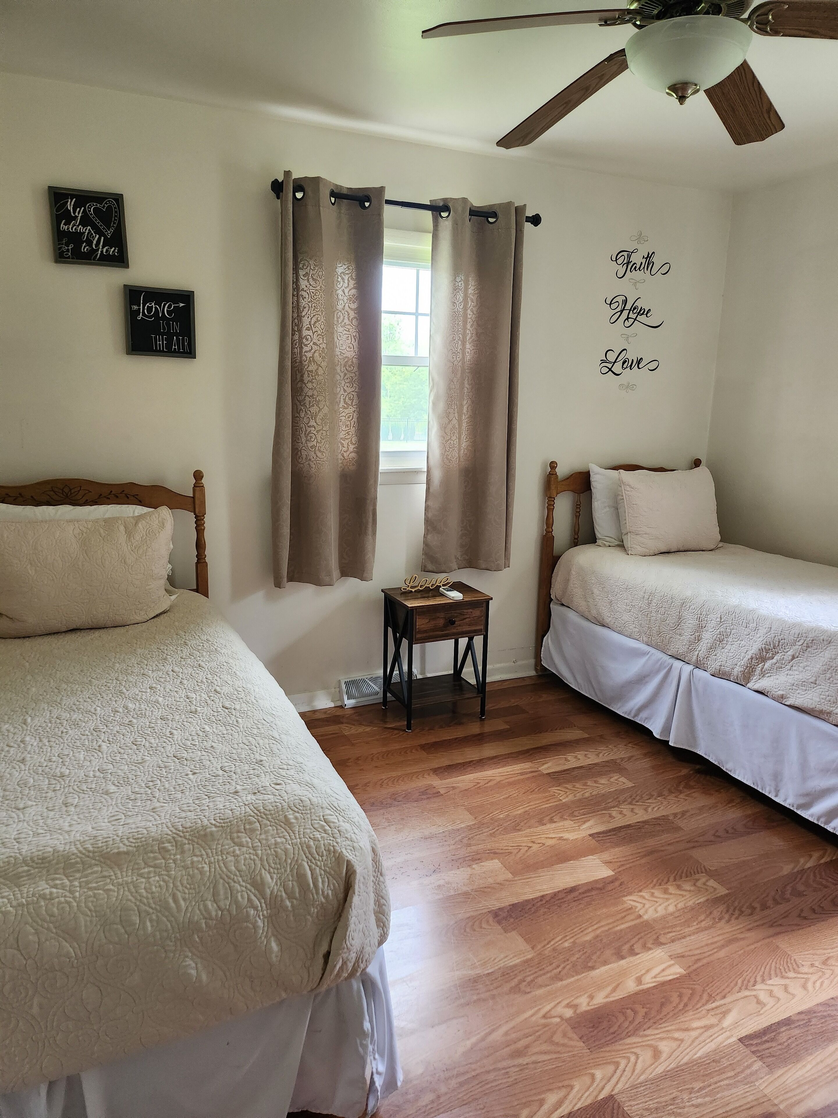 4 bedrooms, iron/ironing board, free WiFi, bed sheets