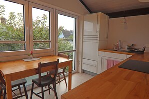 Refrigerador, microondas, horno, placa de cocina
