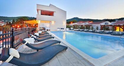 Apartment on Ugljan with Pool & Sandy Beach