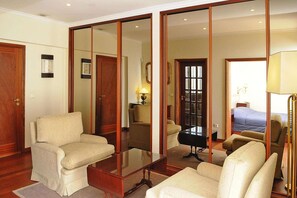 4 bedrooms, travel crib, free WiFi