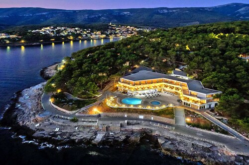 Strandresort-Suite in Jelsa