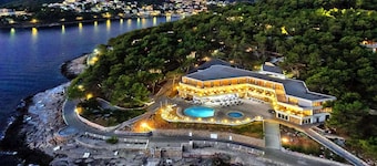 Beachfront Resort Suite in Jelsa