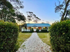 Exterior - Rocky Mountain Cottage | Weatherboard Home, 3 Bedroom, 2 Bathroom, Spa Bath, Central Heating, Fireplace, Deck, Accessible (Blackheath)