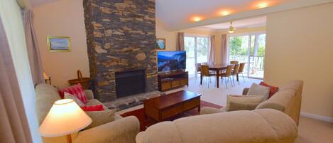 TV, fireplace, Netflix, DVD player