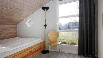 2 Schlafzimmer, Reisekinderbett