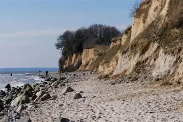 Una spiaggia nelle vicinanze