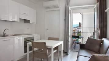 Fridge, stovetop