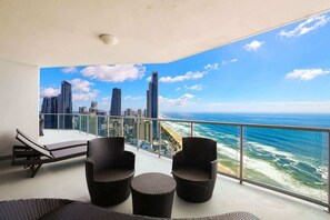 Property grounds - 40L Peninsula Summary (Surfers Paradise)