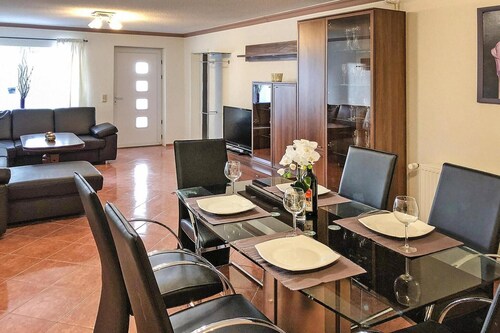 Schönes Ferienhaus mit Terrasse