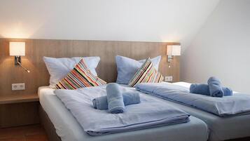 2 bedrooms, travel crib, WiFi (free)