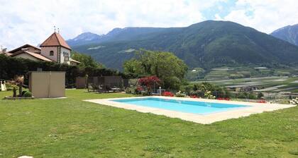 Apartamento en Goldrain con piscina y vistas