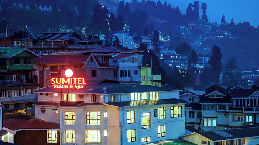 Sumitel Hotel 500 meters from Mall Road