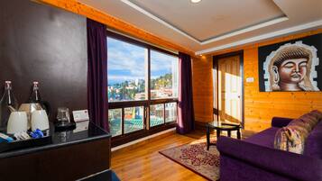 Ropa de cama de alta calidad, escritorio y cortinas blackout