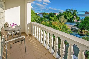 Outdoor dining - Apartment in Seline near Paklenica Park (Seline)