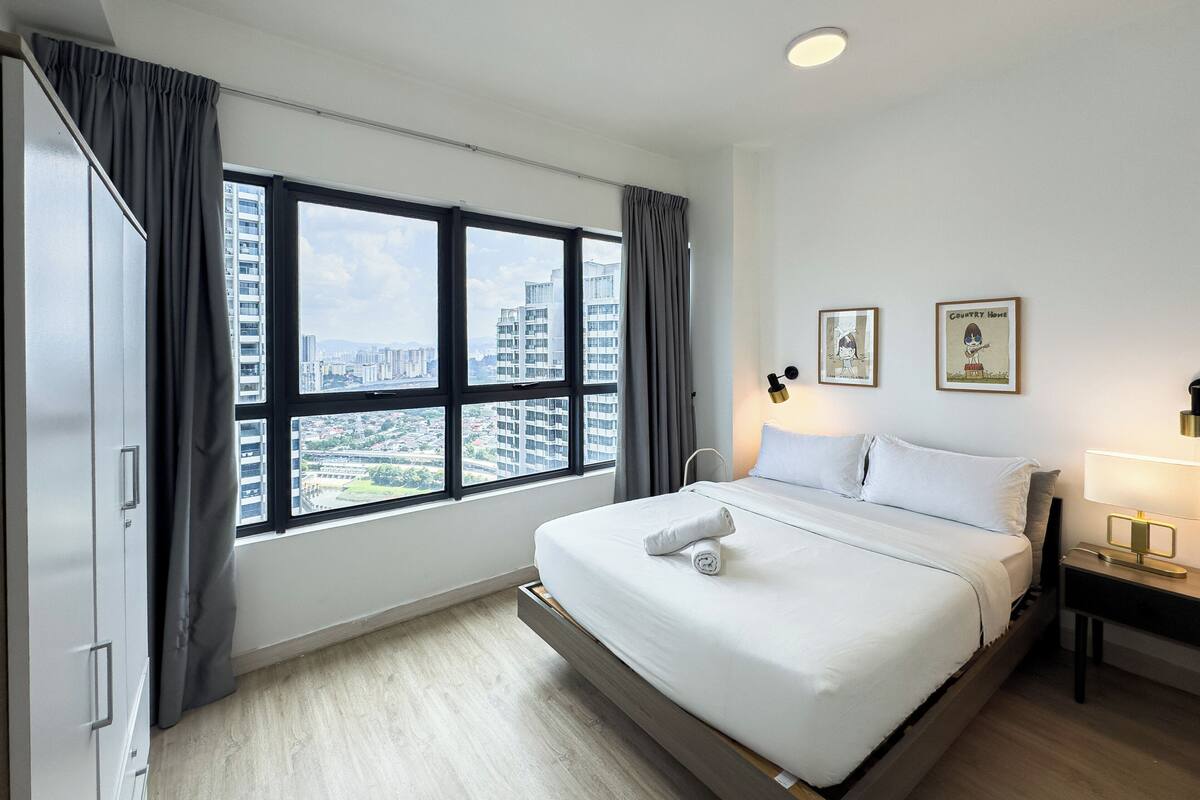 Comfort Apartment, 3 Bedrooms, Non Smoking, City View | 2 bedrooms, desk, laptop workspace, blackout curtains