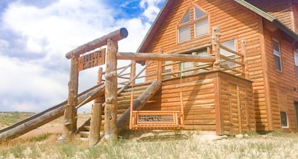 Sleeps 10 Discover serenity in our 3-bedroom cabin near Duchesne