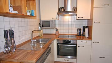 KĂŒhlschrank, Mikrowelle, Ofen, Herdplatte