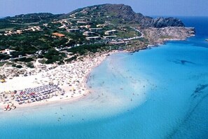 Una spiaggia nelle vicinanze