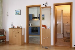 Travel crib, free WiFi