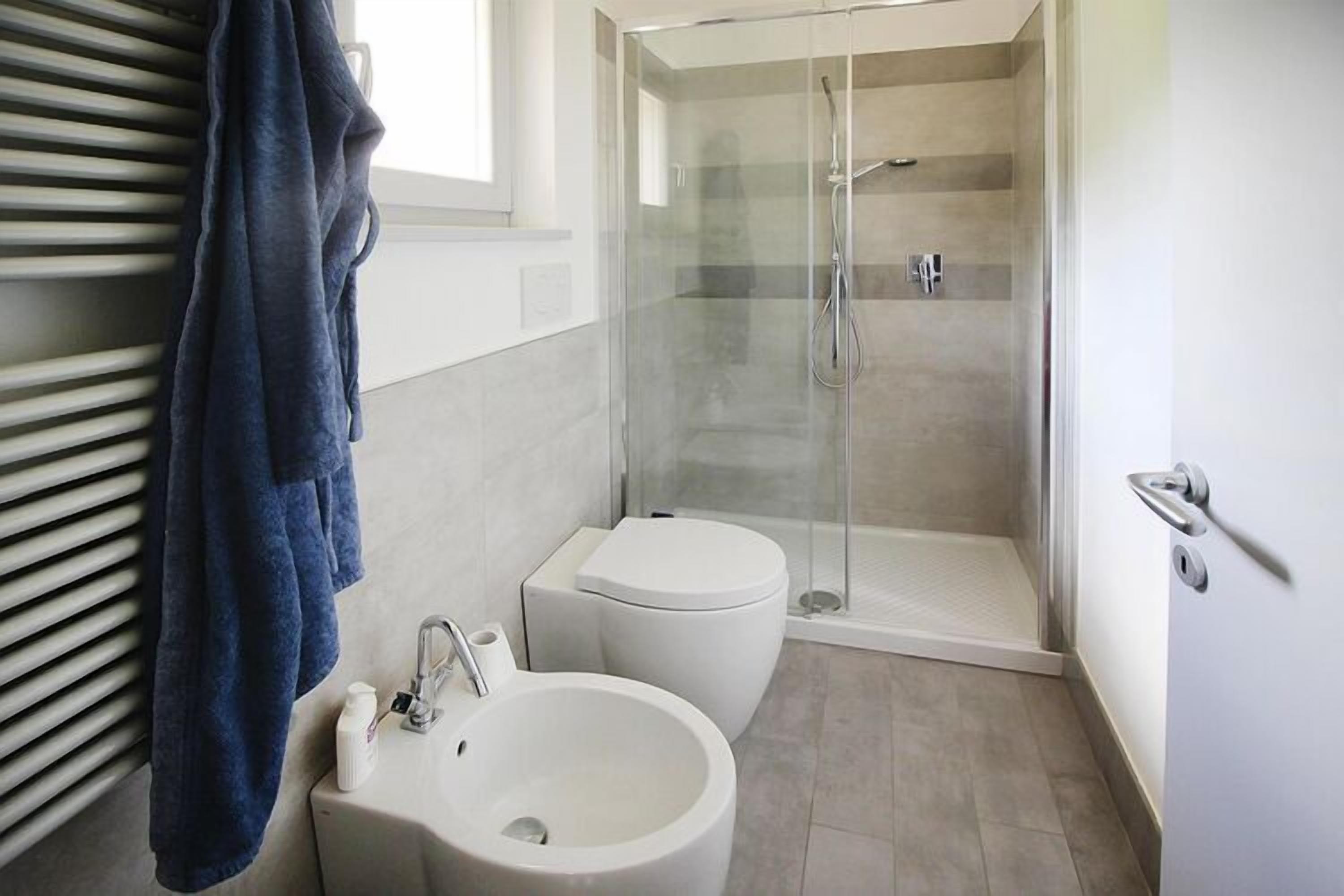 Dusche, Bidet