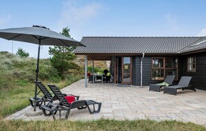 Terrace/patio - Amazing home in Henne with sauna (Henne)