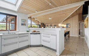 Fridge, microwave, stovetop, dishwasher - Beach front home in Henne with sauna (Henne)
