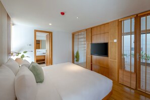 Premium bedding, pillow-top beds, free minibar items, in-room safe - Prana Boutique Hotel and Apartments (Da Nang)