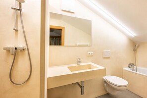 Bathtub - Apartment in Flachau with Mountain Views (Flachau)