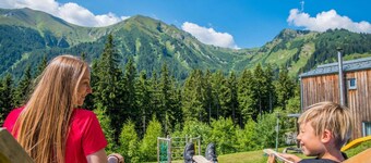 Chalet in Präbichl met Uitzicht op Bergen