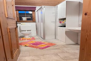 Een douche, handdoeken