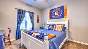 4 bedrooms, desk, iron/ironing board, free WiFi