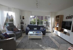 Smart TV, DVD player, stereo