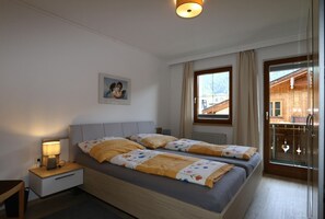 3 bedrooms, travel crib, free WiFi - holiday home, Axams (Axams)