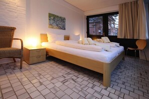 2 Schlafzimmer, Reisekinderbett, kostenloses WLAN