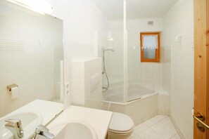 Bathtub - Chalet in Königsleiten near Zillertal Arena (Königsleiten)