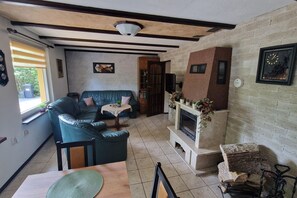 Smart TV, fireplace, ping pong