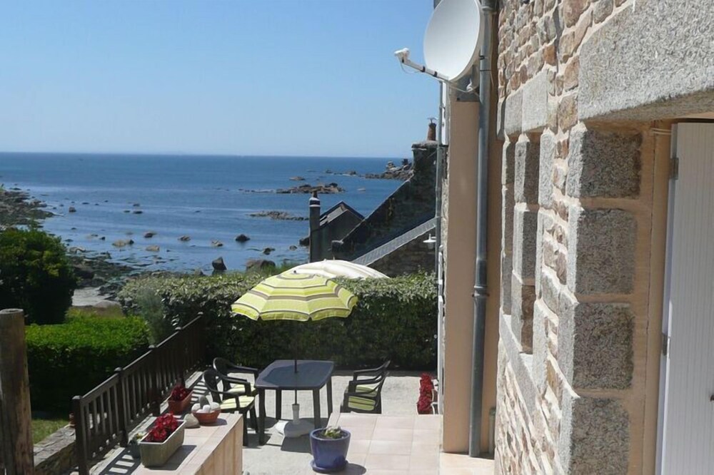 Semi-detached house with sea views, Porspoder